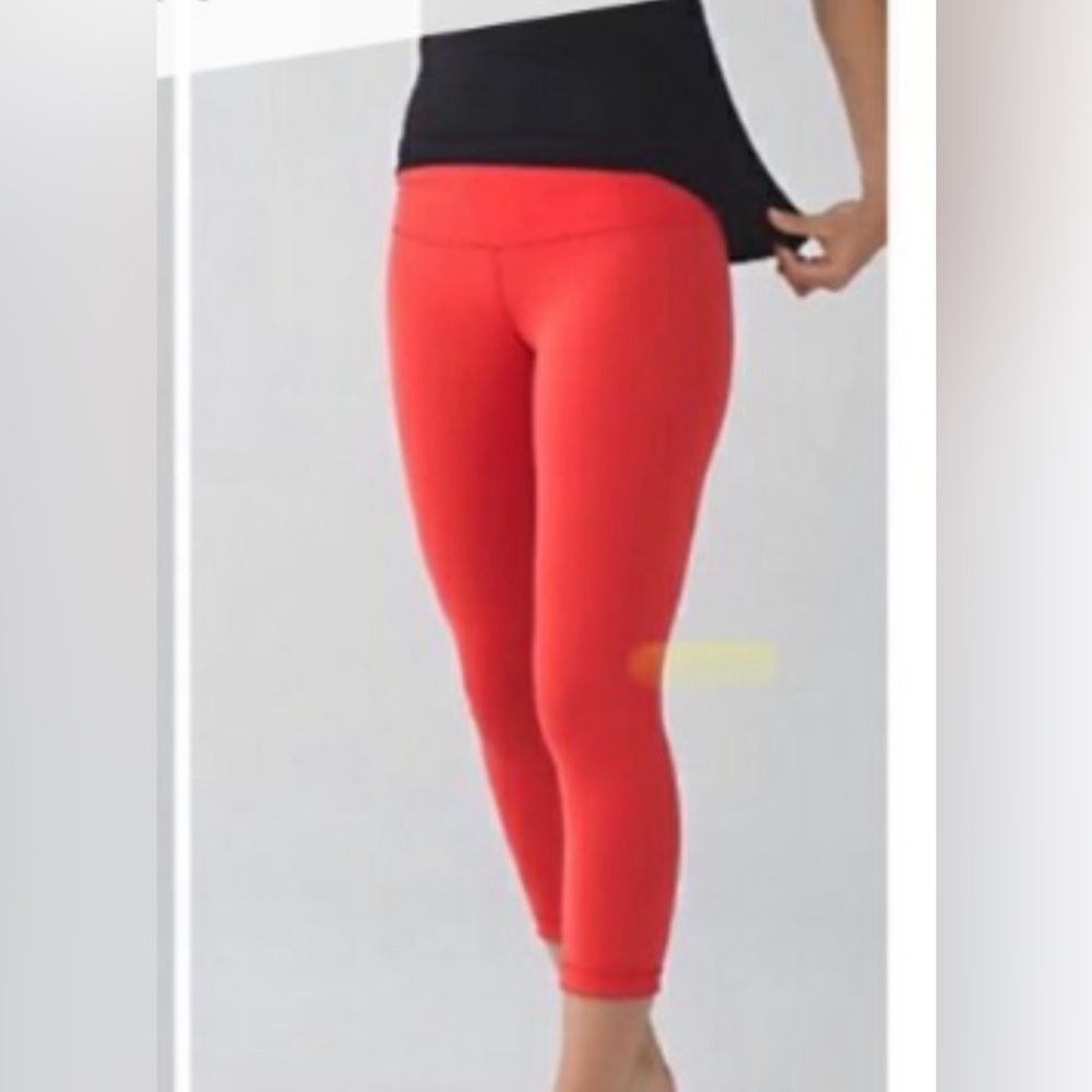 Lululemon Wunder Under Crop in Bright Red Classic Fit